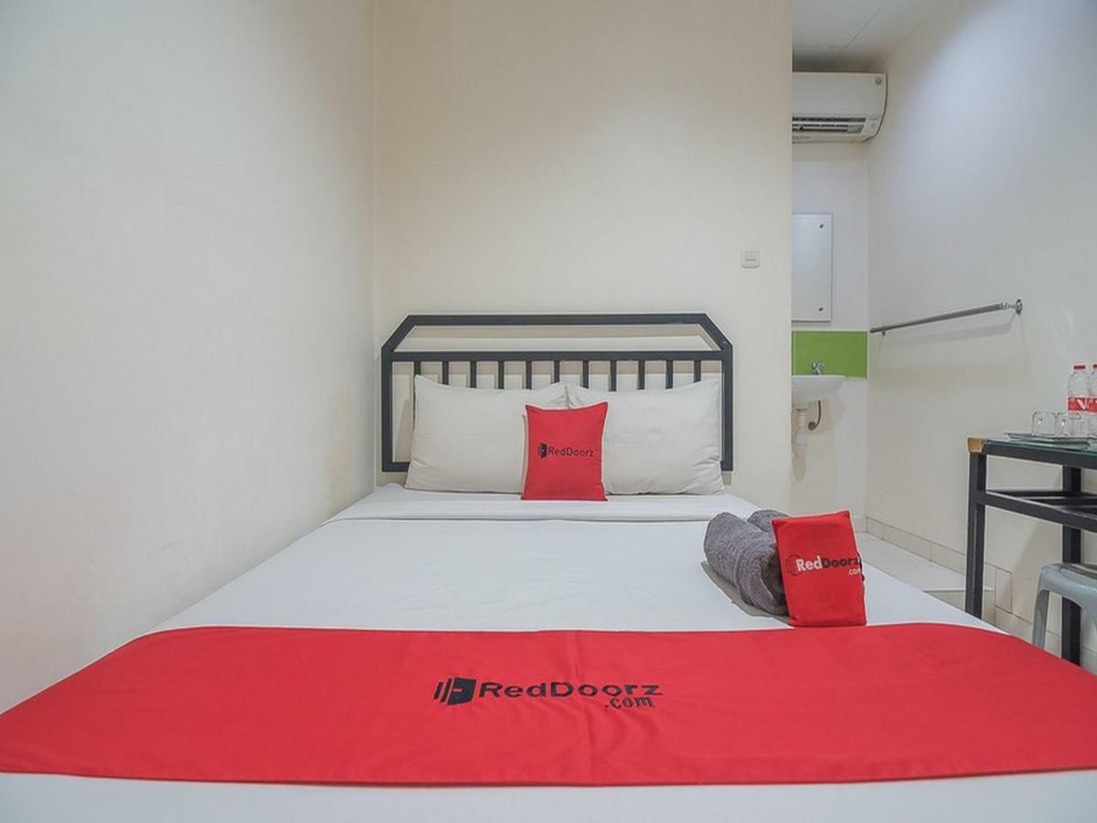 Отель Reddoorz Near Nagoya Citywalk Batam 2 Экстерьер фото