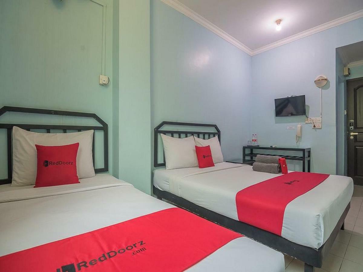 Отель Reddoorz Near Nagoya Citywalk Batam 2 Экстерьер фото